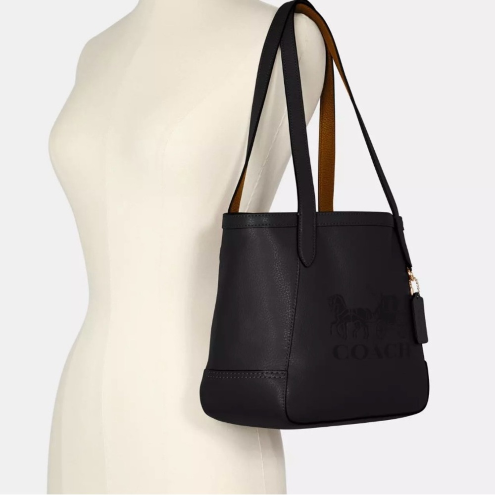 Coach Tote 27 with Horse and Carriage Excellent